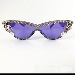NWOT purple cat eye sunglasses with rinestones